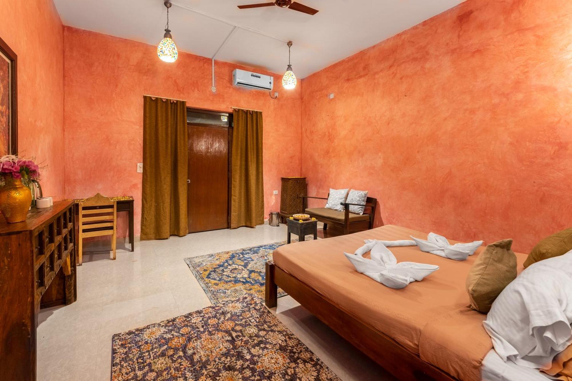 Resort Justa Goa - 80 Steps From Morjim